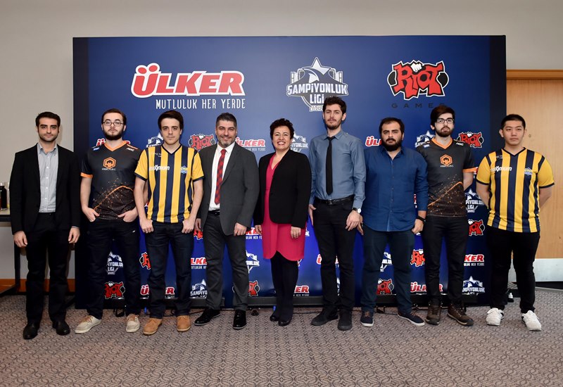 Bora-Kocyigit-Basak-Karaca-1907Fenerbahce-HWAGaming-oyunculari