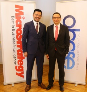 Soldan Sağa MicroStrategy Türkiye Ülke Müdürü Evren Eray- Obase CEO Dr. Bülent Dal