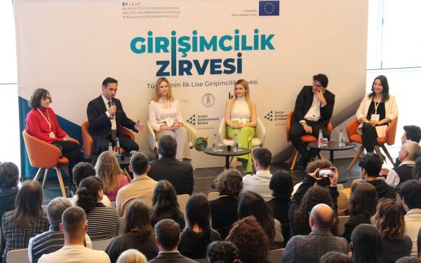 Türkiye’nin ilk Lise Girişimcilik Zirvesi Gerçekleşti