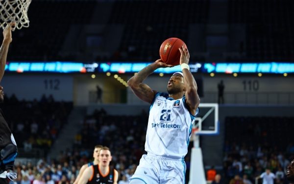 Türk Telekom CEO’su Ümit Önal: “Türk sporunu desteklemeye devam edeceğiz”