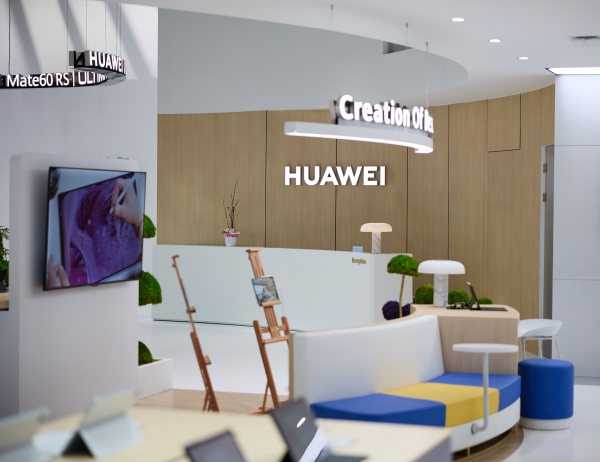 Huawei Modaya Yön Veren Ürünlerini Mobil Dünya Kongresi 2024'te Tanıttı