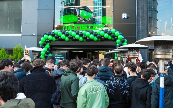 Monster Yeni Deneyim Mağazasını Bursa’da Açtı